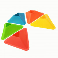Фишки футбольные треугольные 15 шт. Multicolored